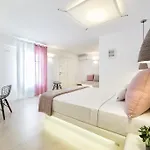Anna Platanou Hotel *